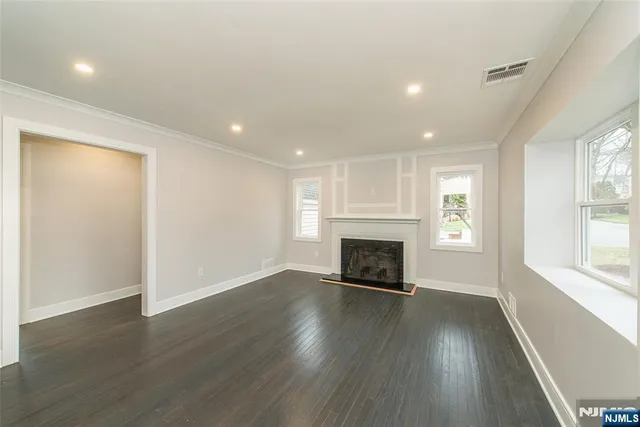 $999,999 | 86 Lake Drive West, Wayne, NJ 07470