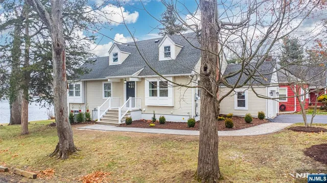 $999,999 | 86 Lake Drive West, Wayne, NJ 07470