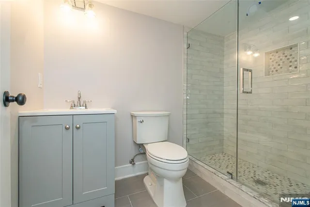 $999,999 | 86 Lake Drive West, Wayne, NJ 07470