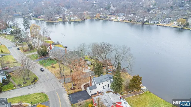 $999,999 | 86 Lake Drive West, Wayne, NJ 07470