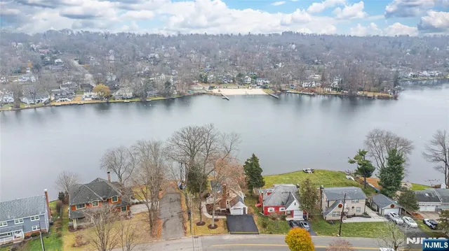 $999,999 | 86 Lake Drive West, Wayne, NJ 07470