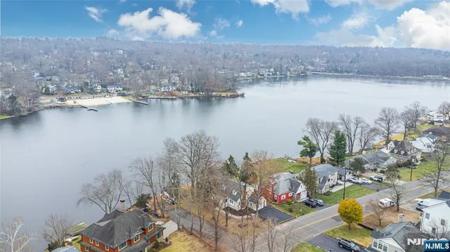 $999,999 | 86 Lake Drive West, Wayne, NJ 07470