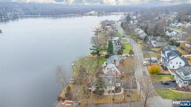 $999,999 | 86 Lake Drive West, Wayne, NJ 07470