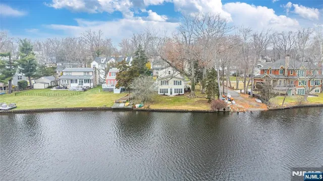 $999,999 | 86 Lake Drive West, Wayne, NJ 07470