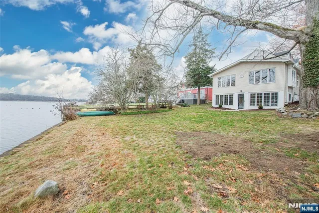 $999,999 | 86 Lake Drive West, Wayne, NJ 07470