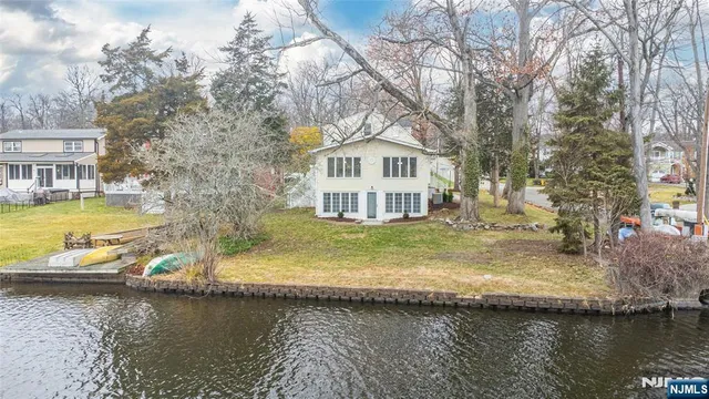 $999,999 | 86 Lake Drive West, Wayne, NJ 07470