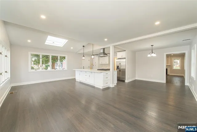 $999,999 | 86 Lake Drive West, Wayne, NJ 07470