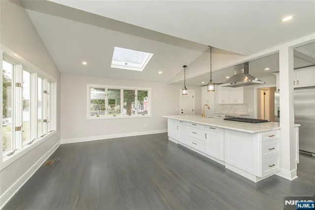 $999,999 | 86 Lake Drive West, Wayne, NJ 07470