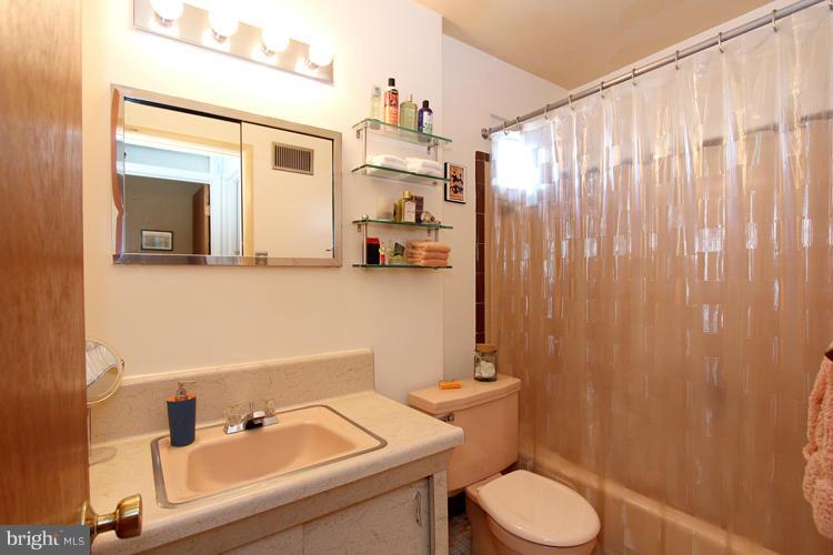 7520 Piney Branch Road Silver Spring, MD 20910 - Photo 18 of 30 Bath