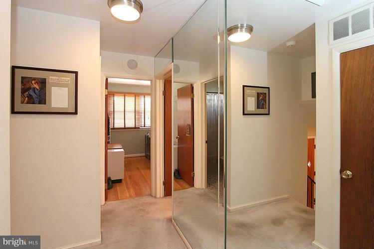 7520 Piney Branch Road Silver Spring, MD 20910 - Photo 19 of 30 hallway
