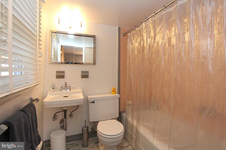 7520 Piney Branch Road Silver Spring, MD 20910 - Photo 25 of 30 Bath