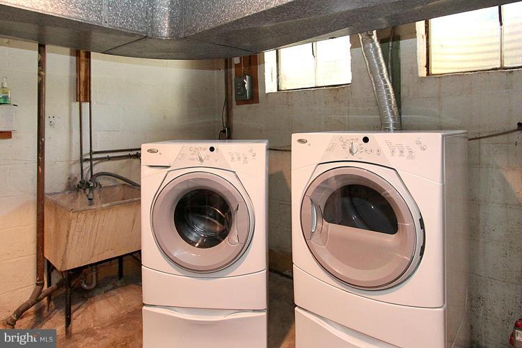 7520 Piney Branch Road Silver Spring, MD 20910 - Photo 27 of 30 laundry area