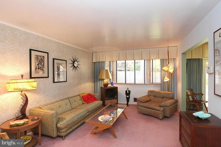 7520 Piney Branch Road Silver Spring, MD 20910 - Photo 4 of 30 Living Room