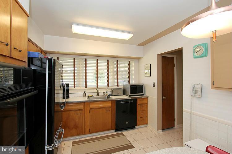 7520 Piney Branch Road Silver Spring, MD 20910 - Photo 10 of 30 Kitchen