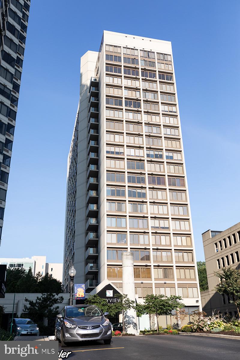 2001 Hamilton Street, Unit 2016 Philadelphia, PA 19130 - Photo 32 of 41 a front view of a building