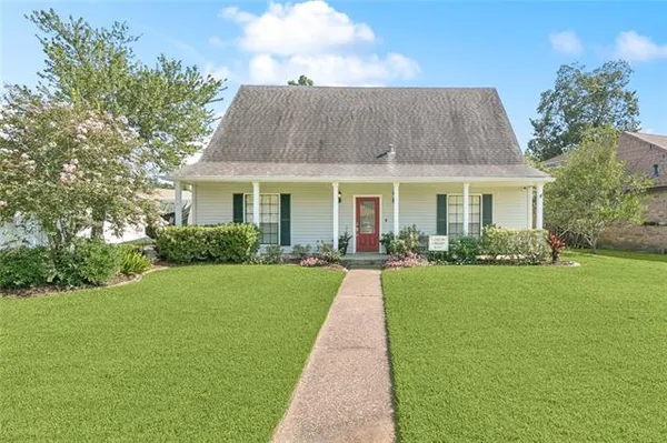 $355,000 | 24 Myrtle Hill Drive, Destrehan, LA 70047