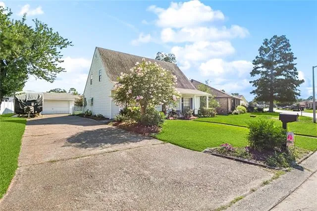 $359,900 | 24 Myrtle Hill Drive, Destrehan, LA 70047