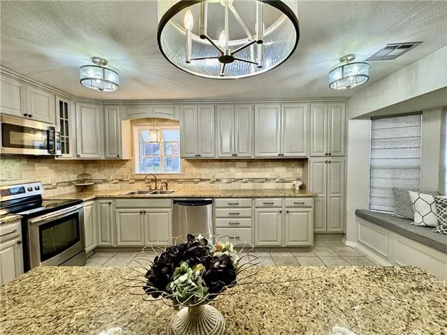 $359,900 | 24 Myrtle Hill Drive, Destrehan, LA 70047