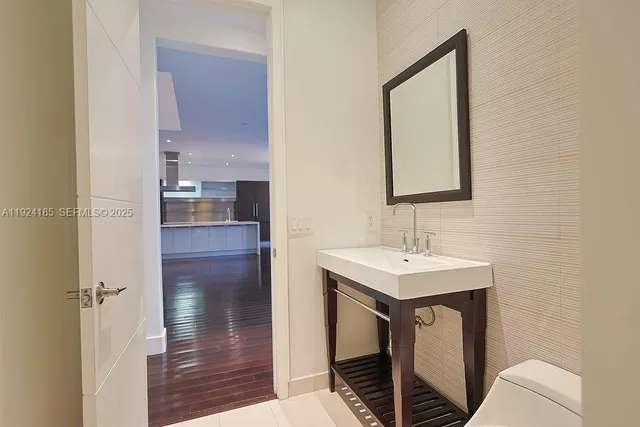 $1,899,900 | 6853 Northwest 113th Place, Doral, FL 33178