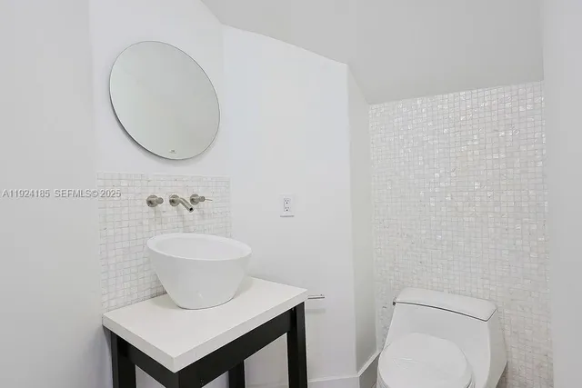 $1,899,900 | 6853 Northwest 113th Place, Doral, FL 33178