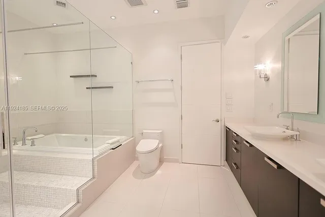 $1,899,900 | 6853 Northwest 113th Place, Doral, FL 33178