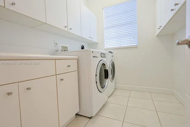 $1,899,900 | 6853 Northwest 113th Place, Doral, FL 33178