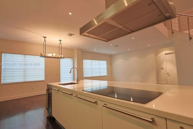 $1,899,900 | 6853 Northwest 113th Place, Doral, FL 33178