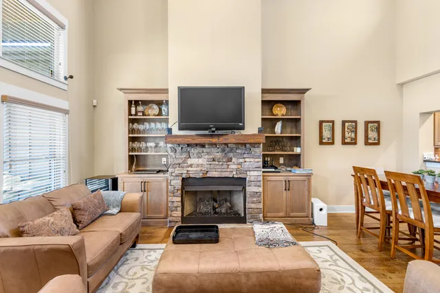 $525,000 | 70 Canyon Villa Lane, Rising Fawn, GA 30738