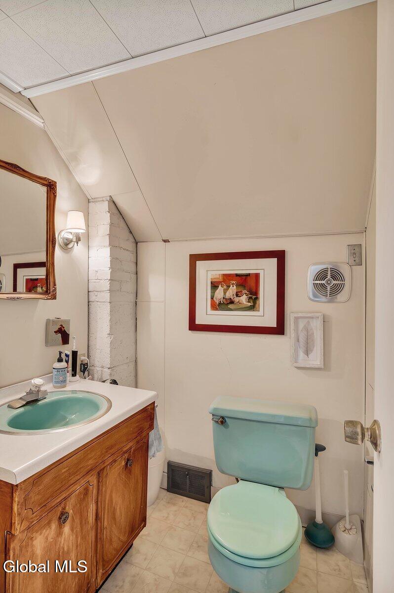 1022 Day Road Schenectady, NY 12303 - Photo 19 of 28 P1804247