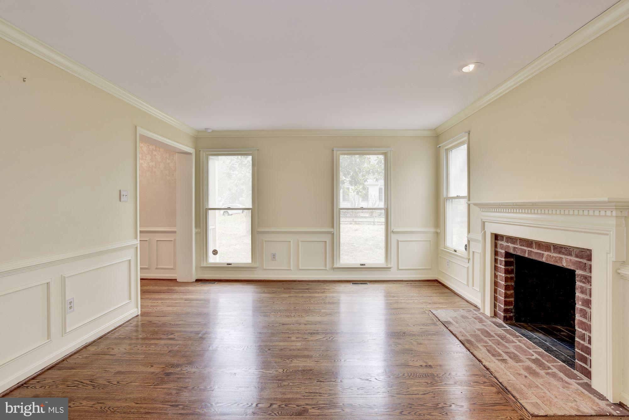 6074 Loventree Road Columbia, MD 21044 - Photo 3 of 27 Living Room