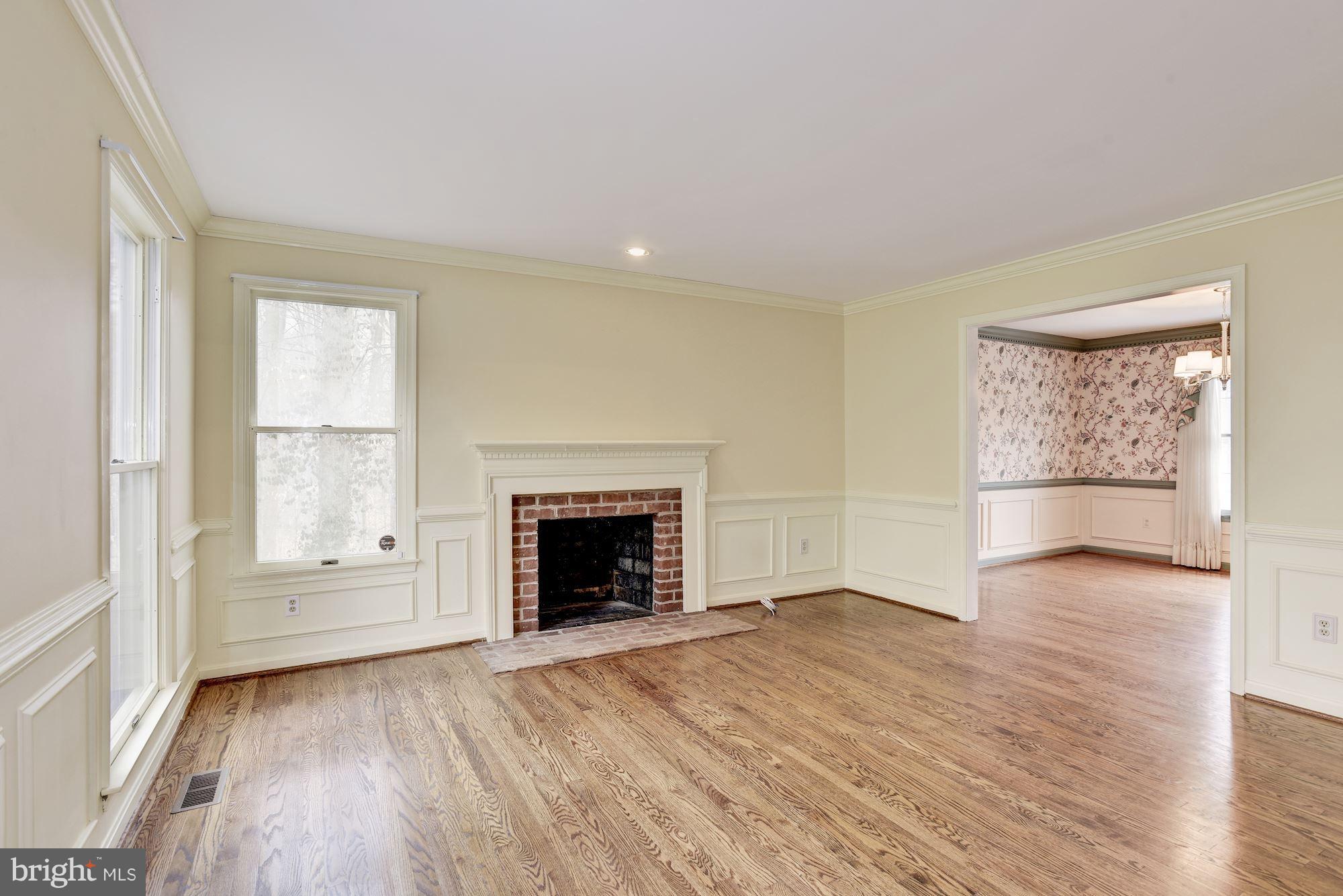 6074 Loventree Road Columbia, MD 21044 - Photo 4 of 27 Living Room