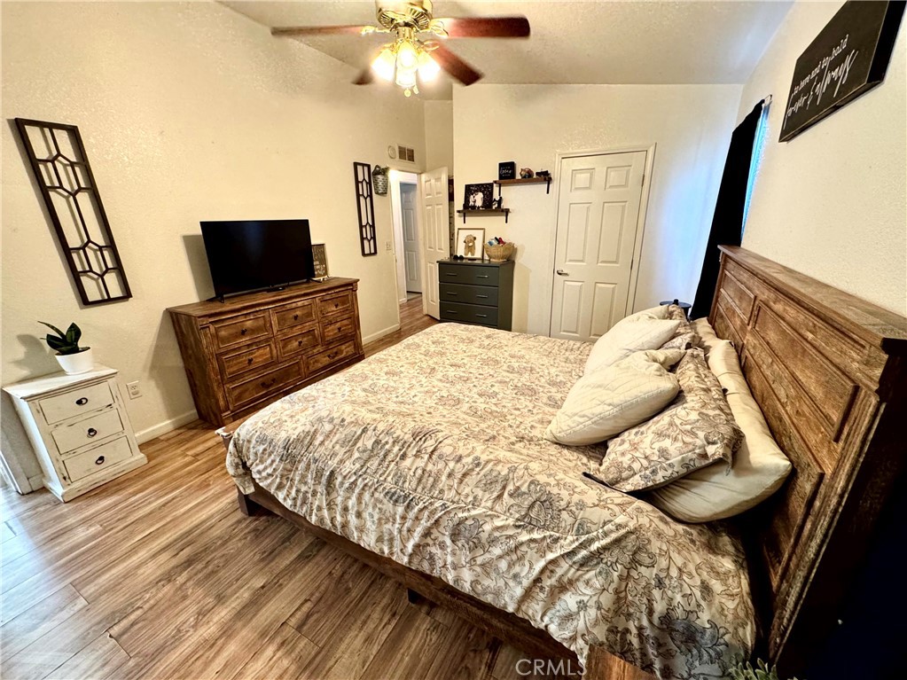 122 Colombo Lane, Unit 77 Tustin, CA 92780 - Photo 31 of 60 OWNERS SUITE