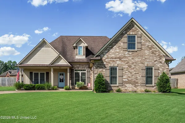 $329,900 | 1457 Lake Front Drive East, Hernando, MS 38632