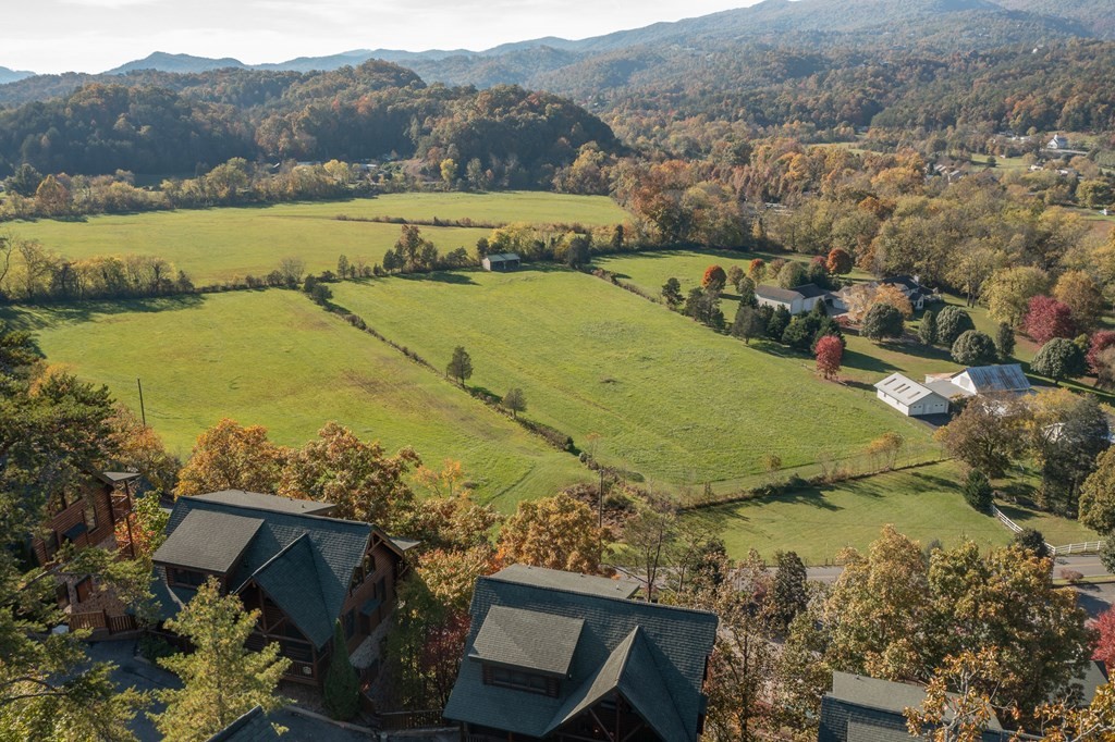 1726 Summit View Way Pigeon Forge, TN 37862 - Photo 30 of 35 Gallery Image 30