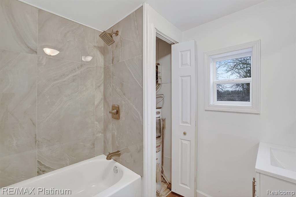 15313 Livermore Road Pinckney, MI 48169 - Photo 7 of 12