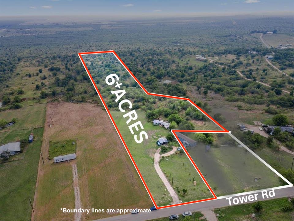 285 Tower Road Lockhart, TX 78644 - Photo 3 of 7 a view of a tennis court