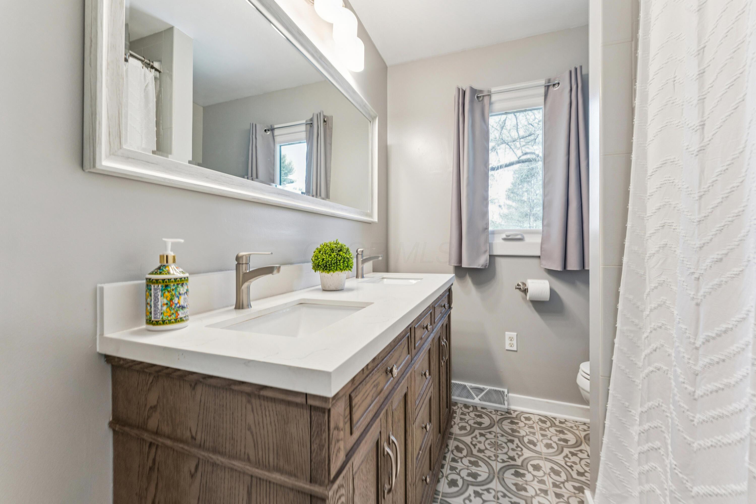 8378 Steitz Road Powell, OH 43065 - Photo 32 of 67 2nd bathroom