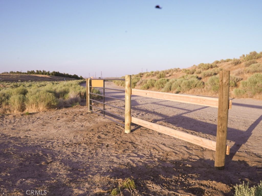 0 Munz Ranch Road Lancaster, CA 93536 - Photo 9 of 13 a view of a dry yard with wooden fence