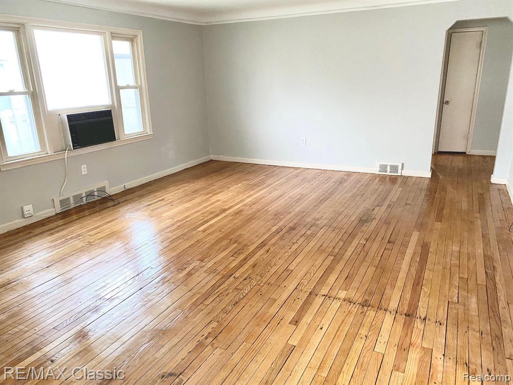 21313 Inkster Road Farmington Hills, MI 48336 - Photo 4 of 19