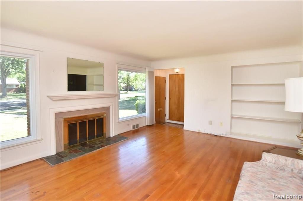 16279 Beverly Road Franklin, MI 48025 - Photo 2 of 38