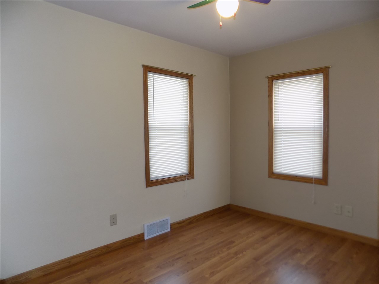 6201 Park Ridge Road Loves Park, IL 61111 - Photo 10 of 25 an empty room with a window