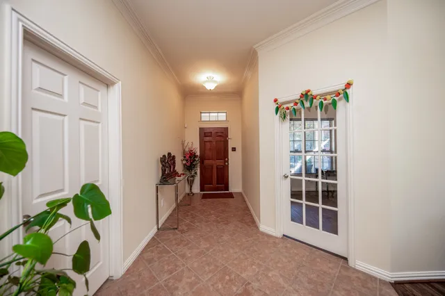 a view of entryway with livingroom