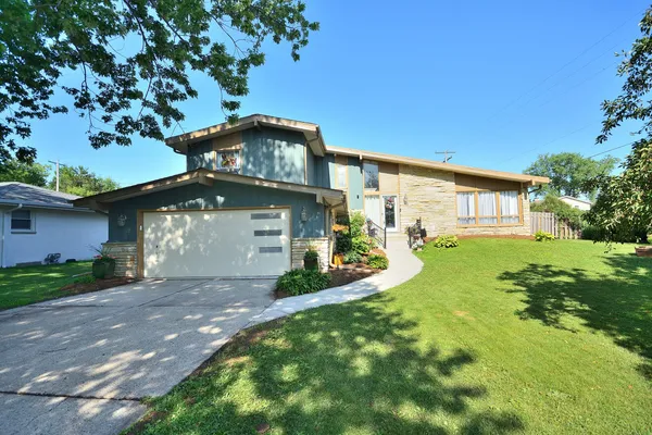 $599,900 | 8755 North Pelham Parkway, Bayside, WI 53217