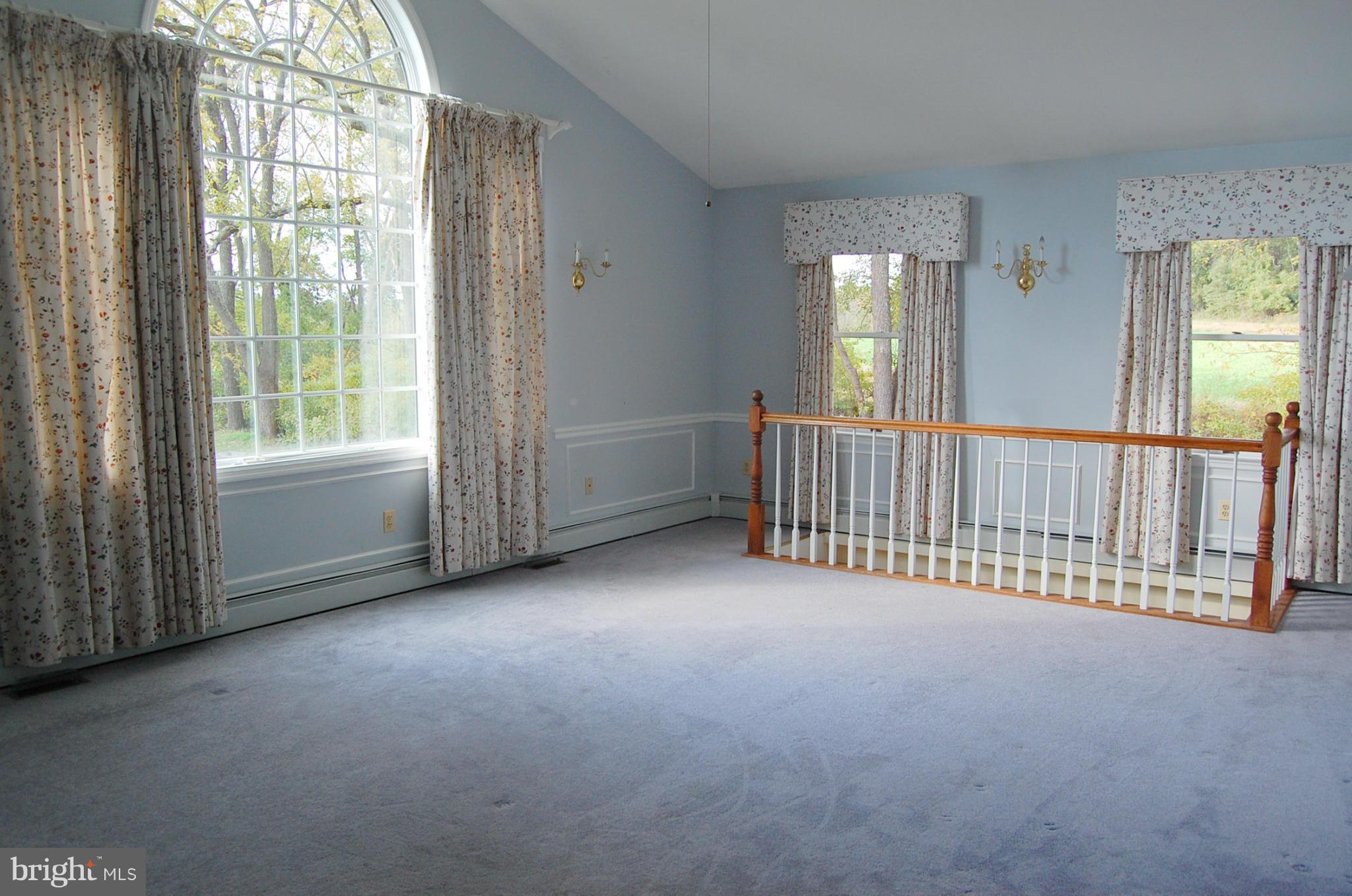 540 Belfast Road Sparks, MD 21152 - Photo 22 of 29 Living Room