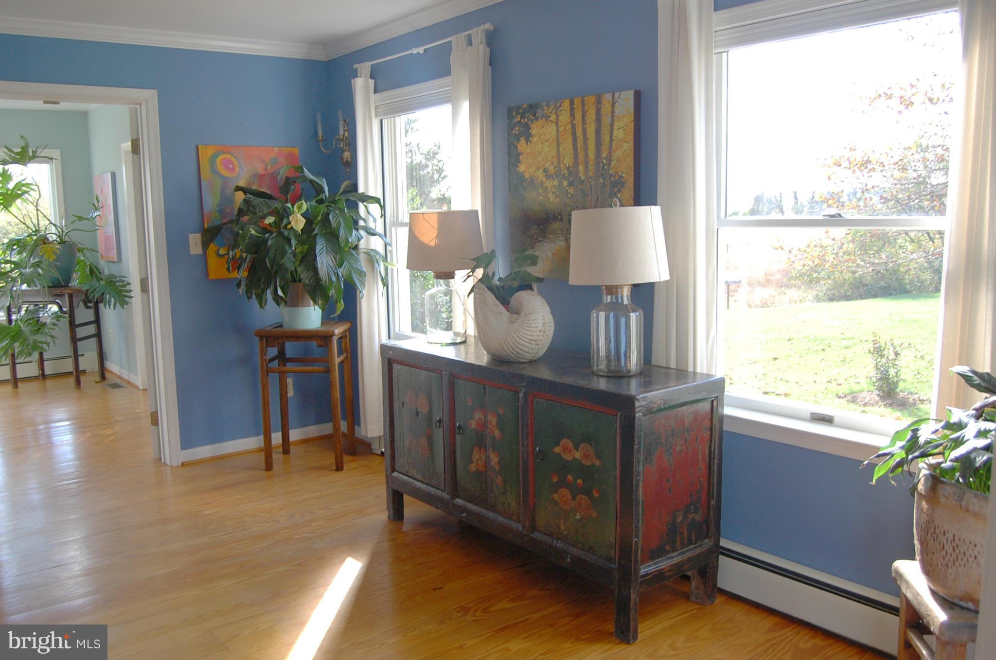 540 Belfast Road Sparks, MD 21152 - Photo 8 of 29 Living Room
