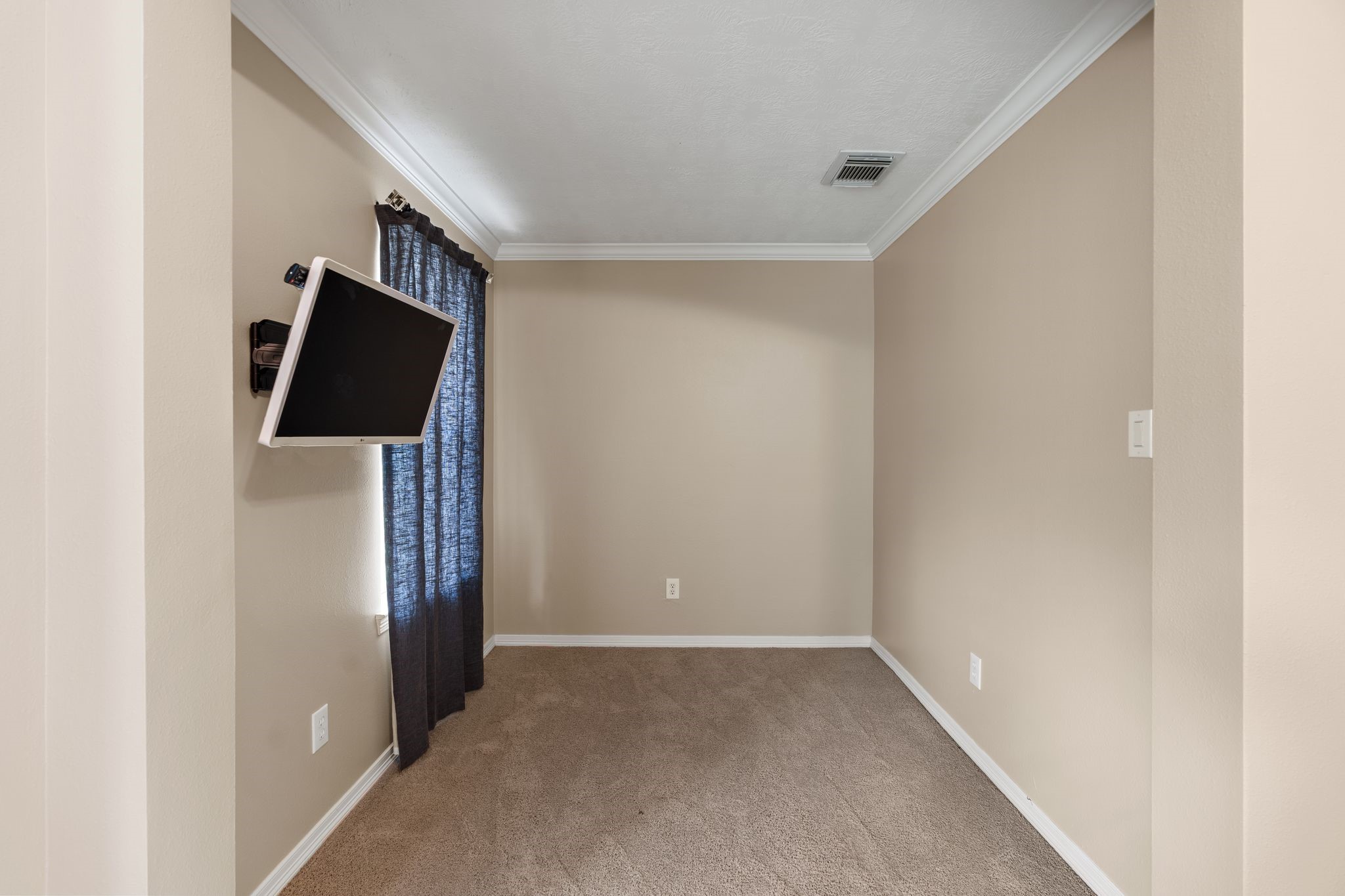 4223 Rose Street Houston, TX 77007 - Photo 22 of 40 Another view of the secondary space in the Primary Bedroom