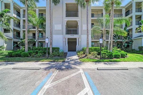 $295,000 | 17520 Gawthrop Drive, Unit 202, Lakewood Ranch, FL 34211
