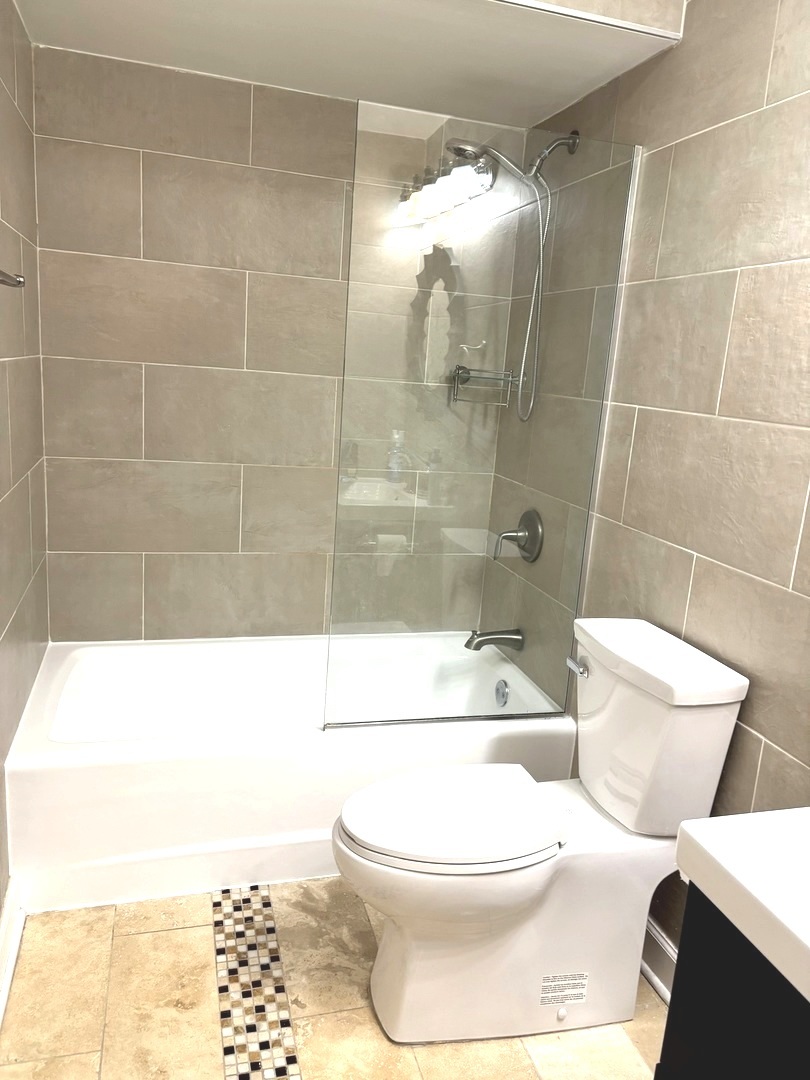 9332 Landings Lane, Unit 504 Des Plaines, IL 60016 - Photo 15 of 18 a bathroom with a toilet and a shower