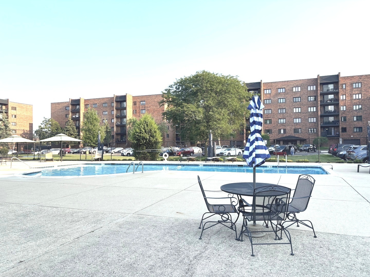 9332 Landings Lane, Unit 504 Des Plaines, IL 60016 - Photo 18 of 18 a view of a terrace with sitting area