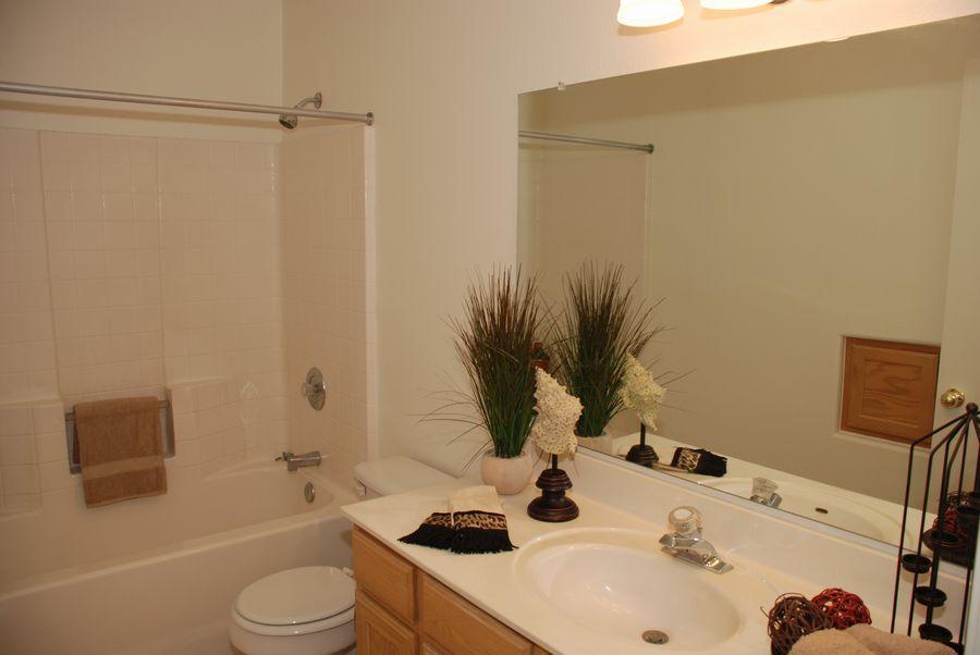 556 West Silver Creek Road Gilbert, AZ 85233 - Photo 5 of 6 SECONDARY BATHROOM